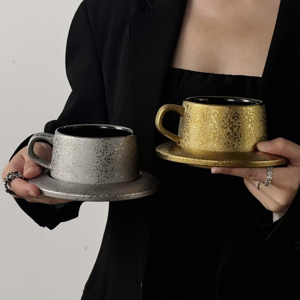Nordic ins viento ligero de cerámica de lujo de alto nivel negro brillante mate taza de café set plato taza de té de la tarde taza de latte