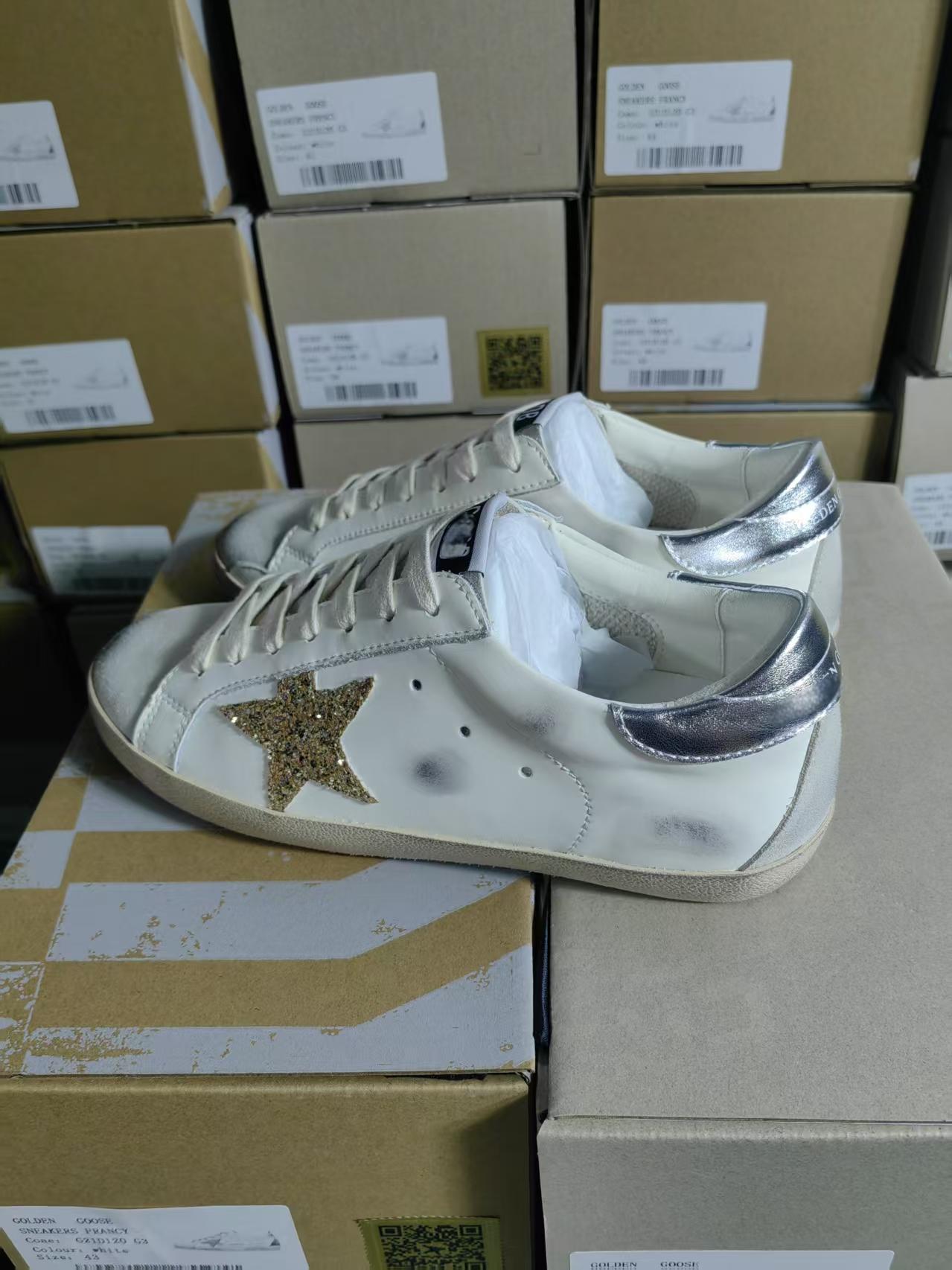 Corea del Sur viejos estrellas pequeños zapatos sucios hombres y mujeres con el mismo estilo retro casual deportes pequeños zapatos blancos 2025 nuevos zapatos sucios