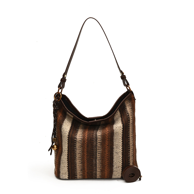 Bolsa de cubo de tendencia coreana a rayas, bolsa de hombro de gran capacidad, otoño y invierno 2025, nueva bolsa de mochila casual para mujeres.