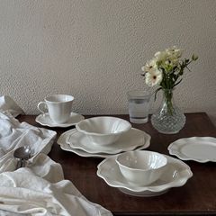フランスのレトロなレースの陶磁器の食器の本の白い陶磁器の皿の陶磁器の碗のコーヒーの杯の皿のパスタの皿のデザートの皿