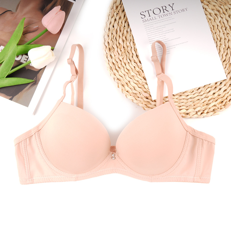 Fábrica de stock de ropa interior lisa sin marcas de pecho pequeño damas juntas sujetador de ajuste de soporte de la niñez sujetador del sudeste asiático