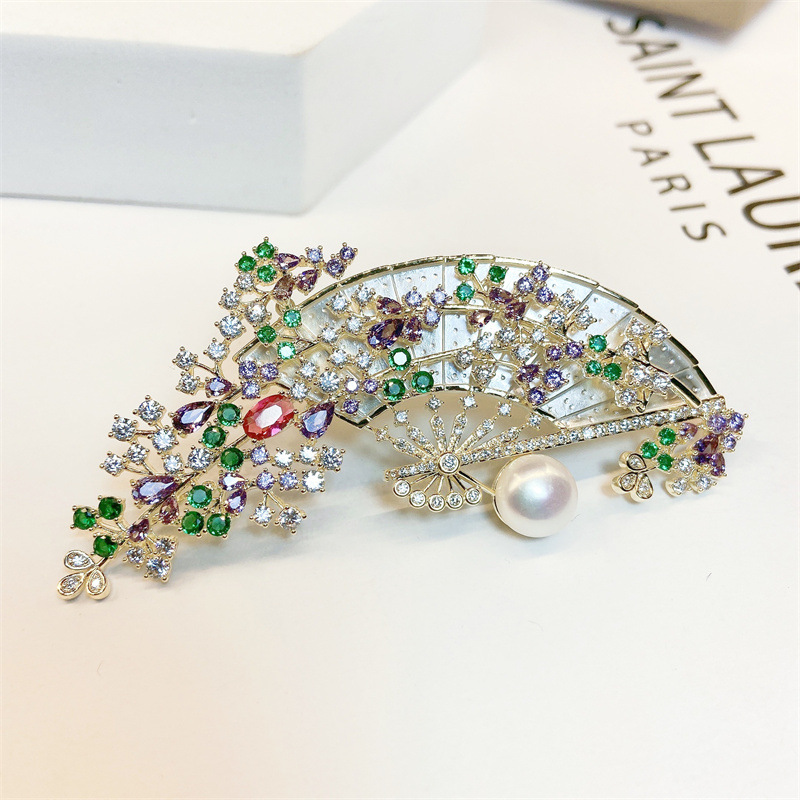 High-grade Exquisite Luxury Atmospheric Fan Brooch Women's Fashion Personality Elegant Pin Jacket Cardigan Suit Corsage