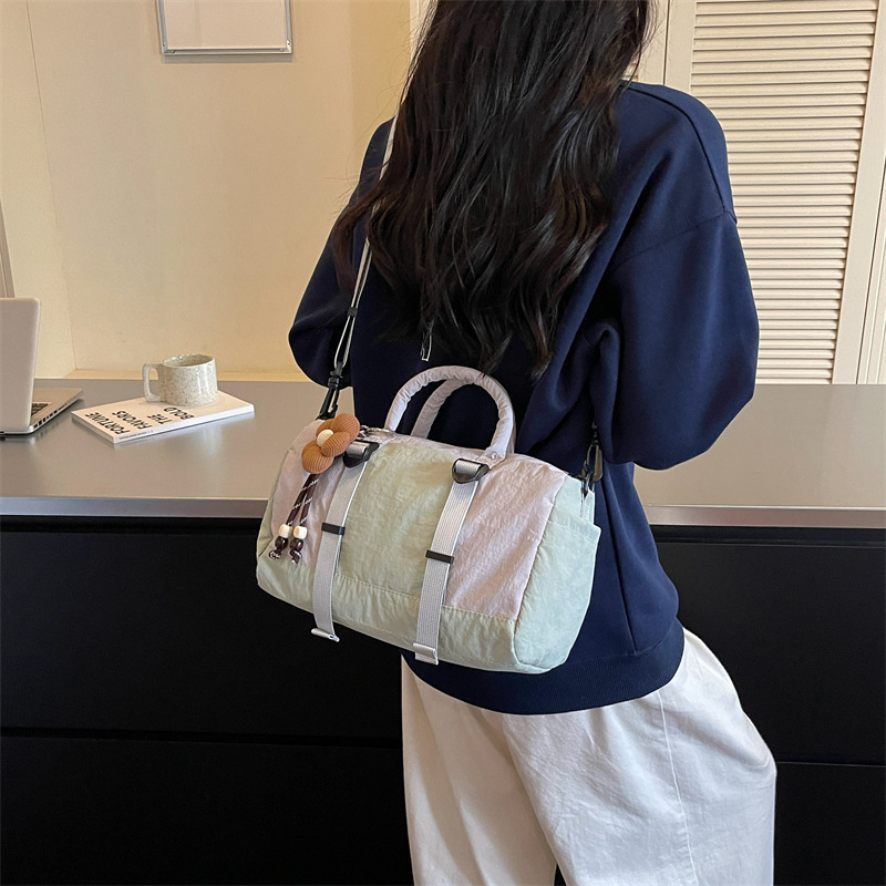 Trendy Korean-style versatile large-capacity cute girl shoulder bag, simple casual color-block lightweight crossbody bag