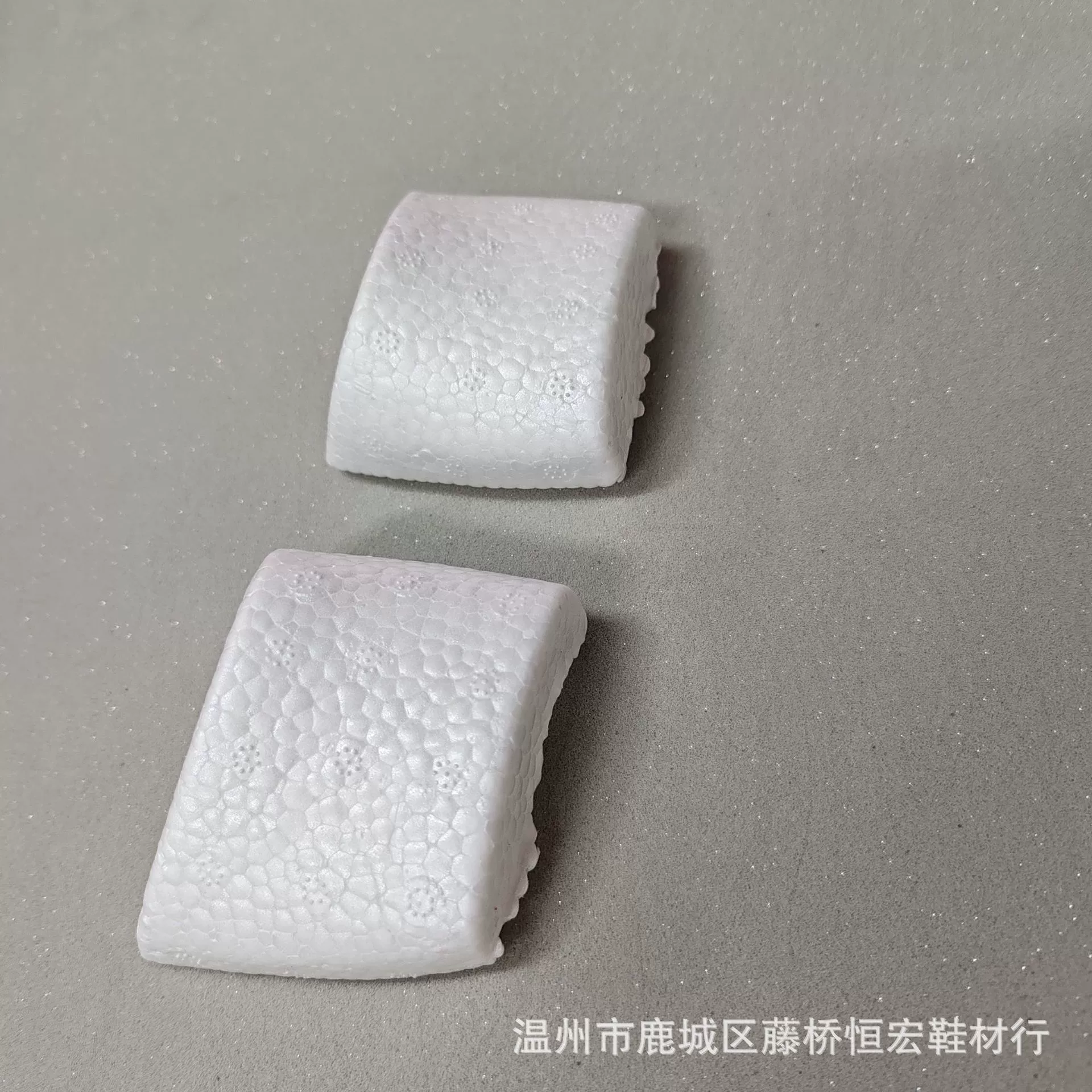 Производитель поставляет женские пенопластовые носилки для обуви, повседневную поддержку обуви на плоской подошве, формирование пальца против давления, остальную одноразовую подкладку для обуви