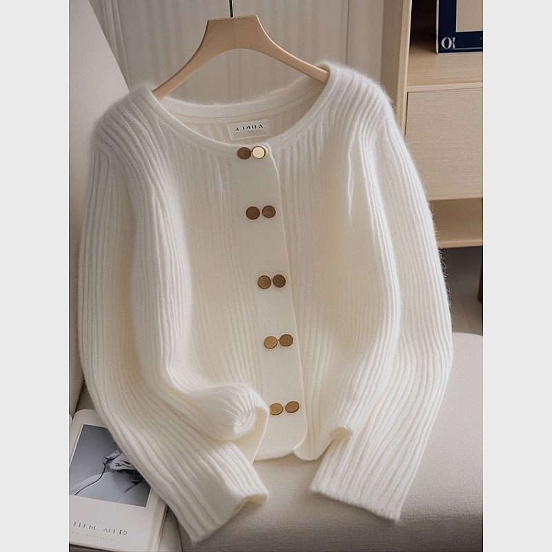 Unique and Super Stylish High-End Knitted Top for Women, 2026 Autumn New Design, White Sweater with a Lazy and Sophisticated Feel