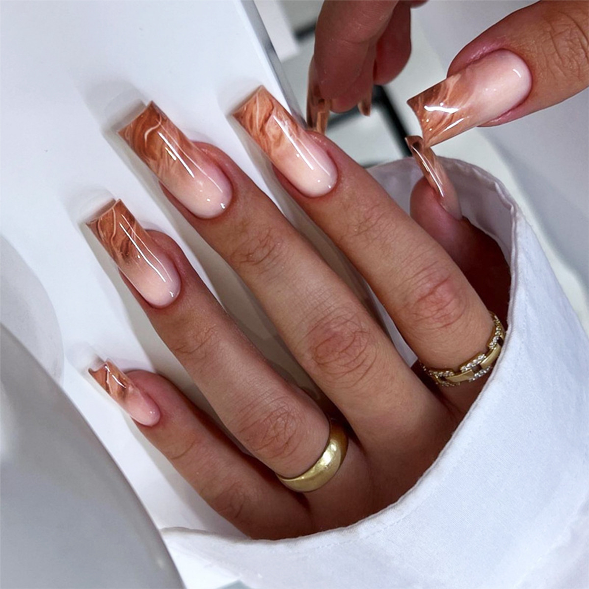 Uñas postizas de estilo francés populares transfronterizas, parches de uñas postizas largas, uñas postizas desmontables terminadas de fábrica.