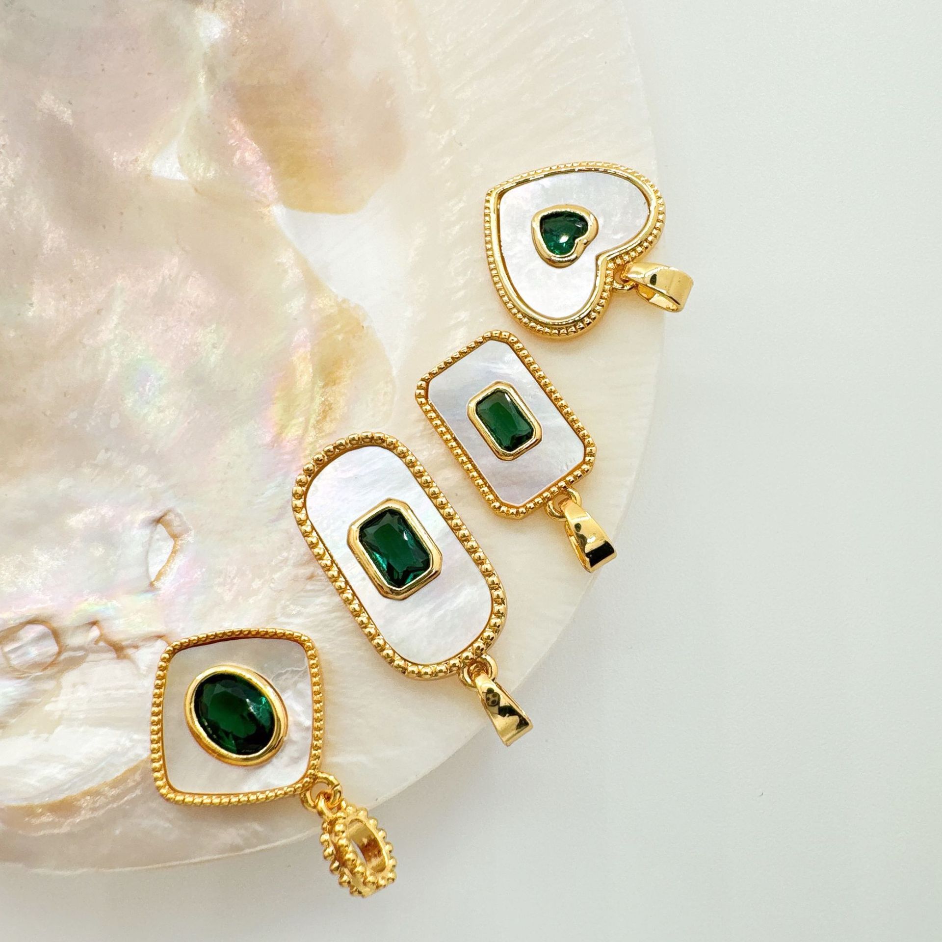7g Weight Pendant Jewelry Making Type Zircon Inlay Material DIY Jewelry Accessories Classification 1 Piece Quantity Copper Material Color Block Pattern Inlay Design Simple Style, Classic Style Style 1 Piece Copper Zircon Color Block Pendant 1
