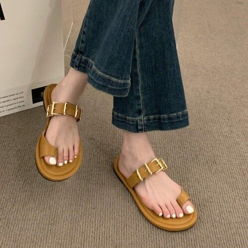 Toe slippers for women's summer outer wear 2024 new French style high-end sandals and slippers, fashionable retro beach slippers