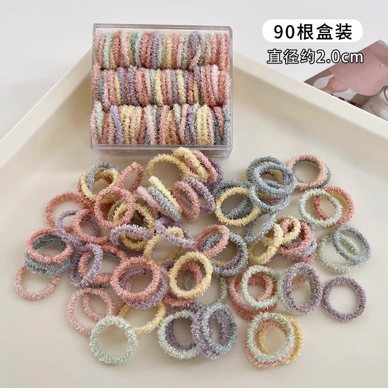 4 #90 hilos de lana de conejo.