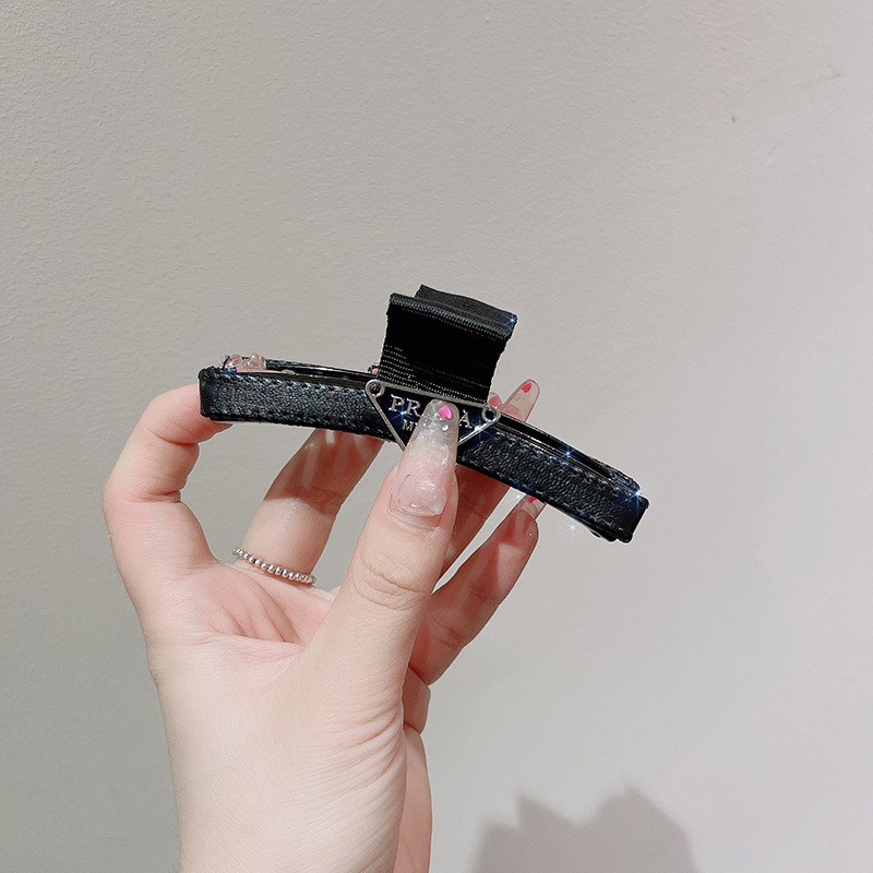 Black clip black label