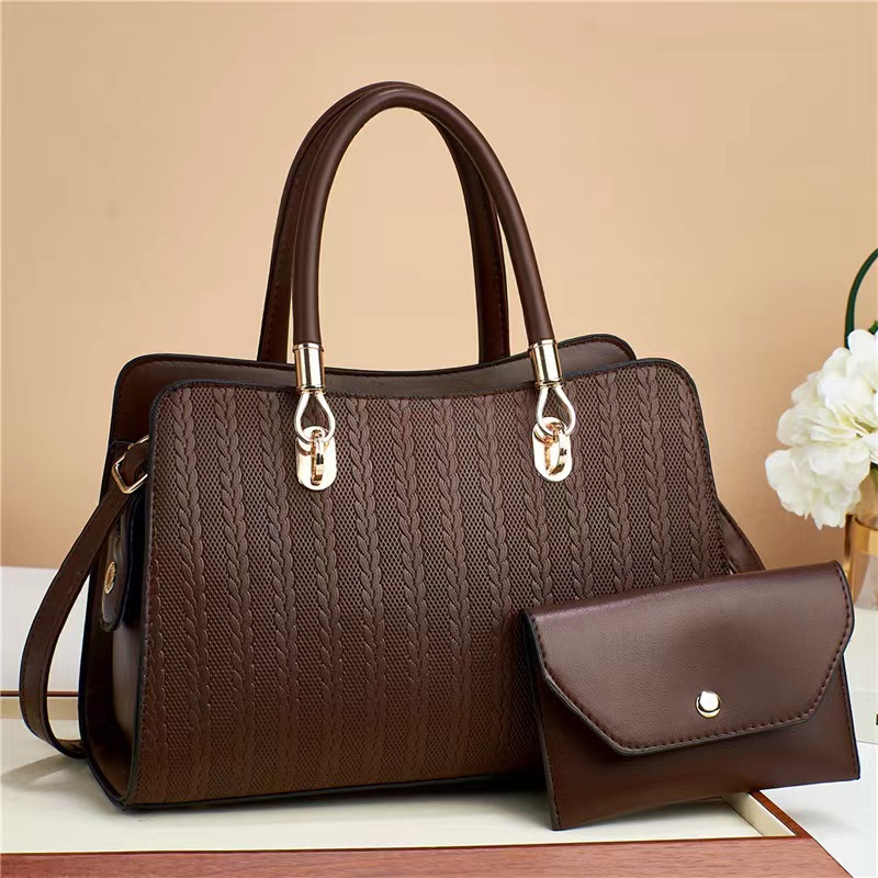 Women's Large Pu Leather Solid Color Vintage Style Classic Style Square Zipper Crossbody Bag display picture 2