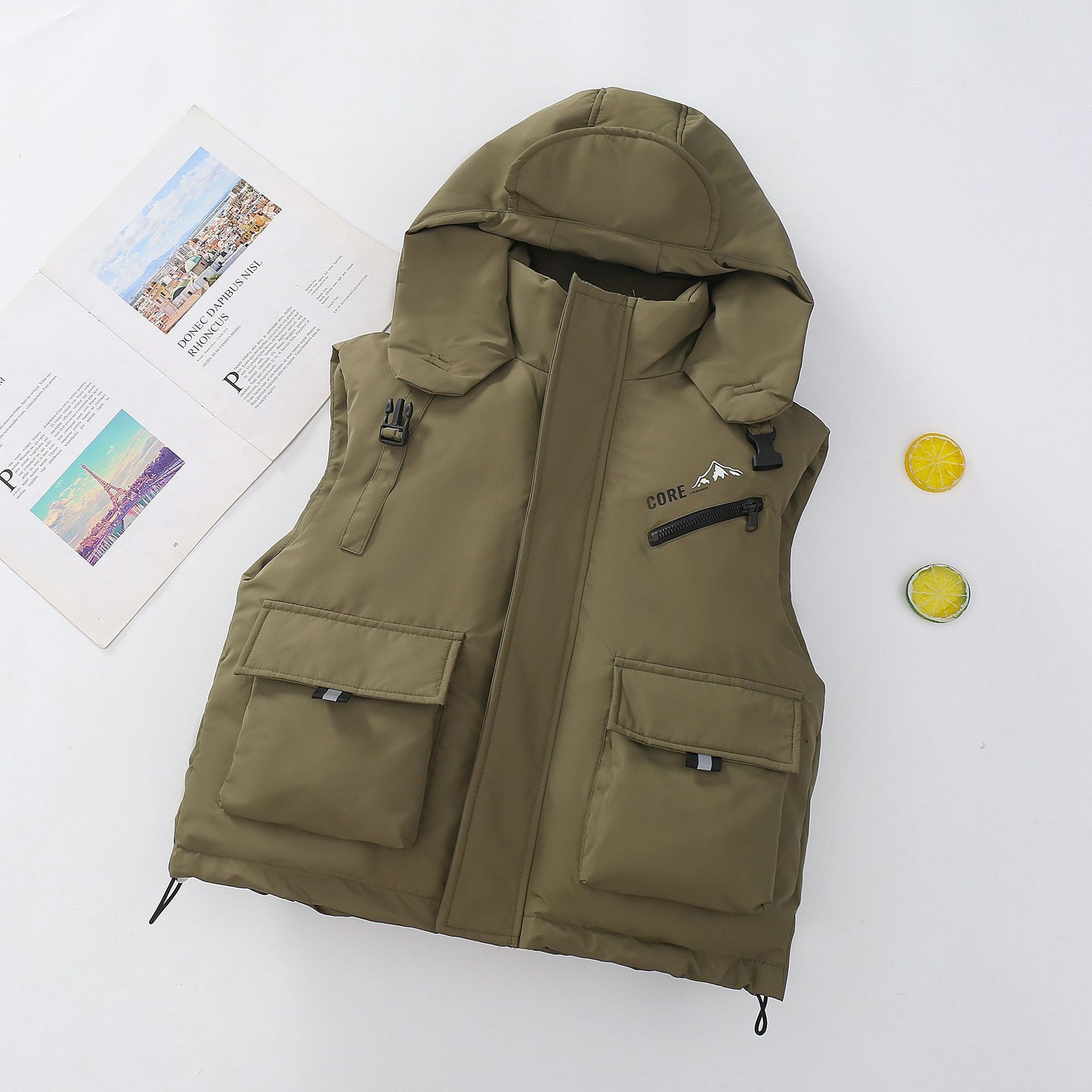 Chaleco de niño 2025 nuevo estilo de aire extranjero primavera / otoño / invierno ropa caliente chaleco de hombro para niños espesa pluma caballo de algodón
