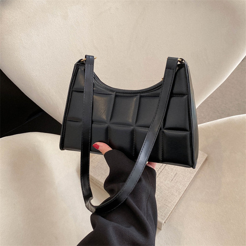 This year's popular fashion temperament pure color single shoulder bag for women 2024 spring new versatile Korean style women's underarm bag