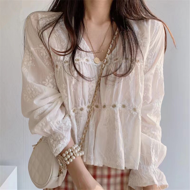 2026 Autumn New Design Niche Sexy V-Neck Youthful Outfit Lace Three-Dimensional Age-Reducing Daisy Top