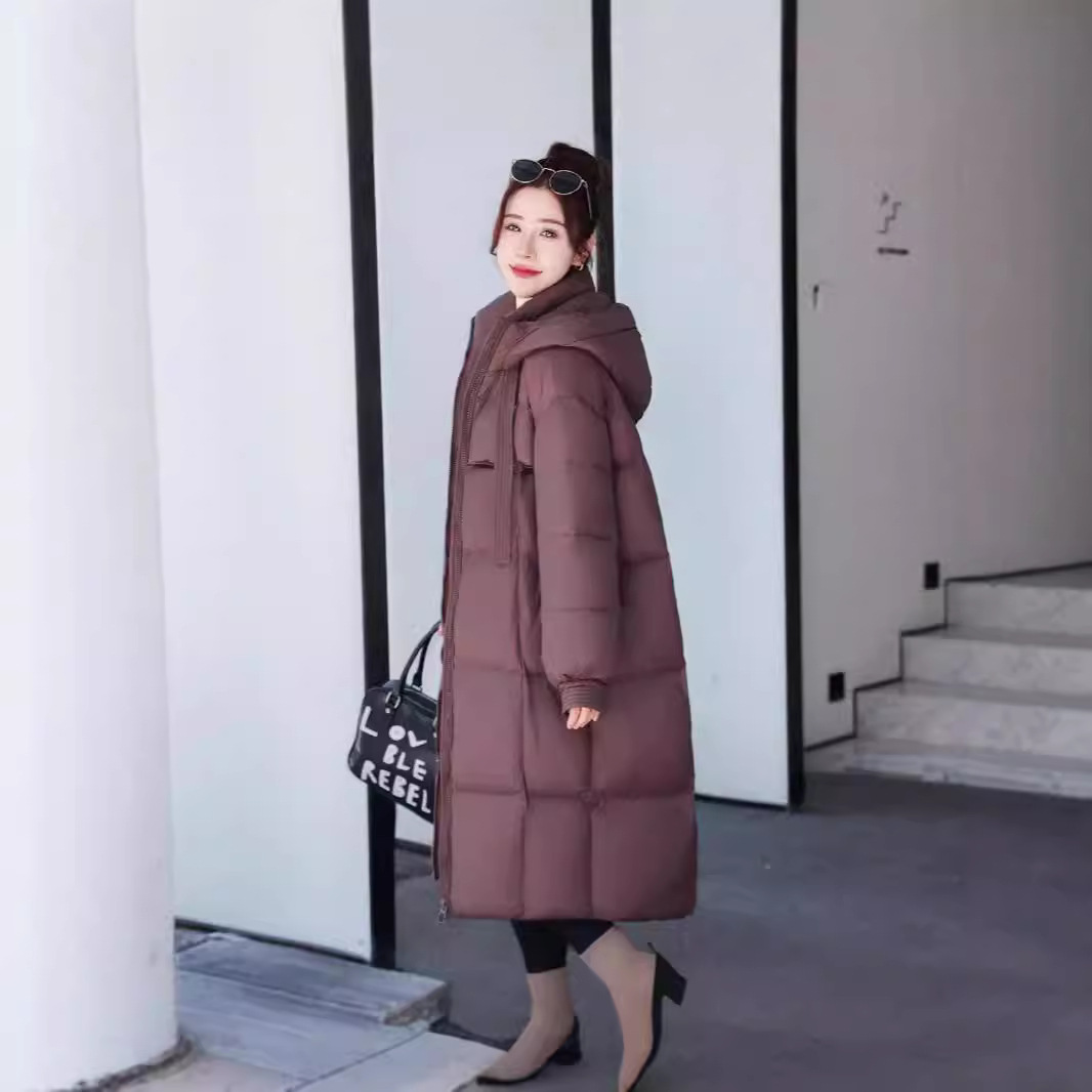 Capa de algodón de pluma para mujeres 2024 nuevo tipo de moda de algodón alargado de estilo de invierno para mujeres con chaqueta de algodón cálida