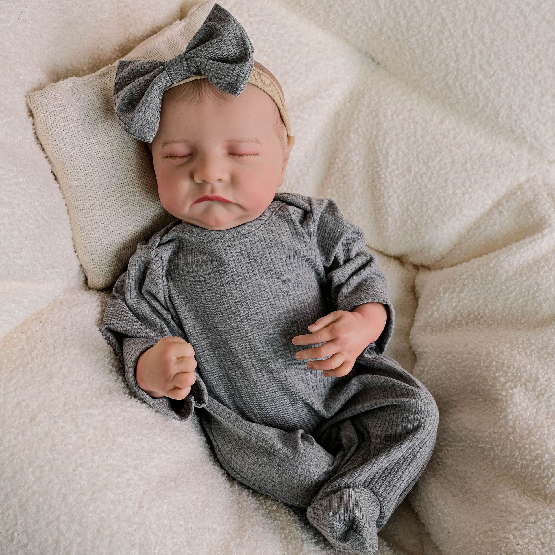 18 pulgadas reborn Levi Grey Jumpsuit lindo simulación muñeca renacida suministro de comercio electrónico transfronterizo