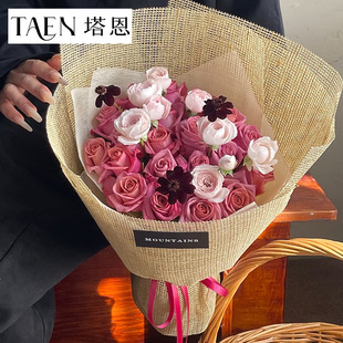 �Ӻ�͹���Ȼ�鲼������r���������b������ɫ�������ϻ�ˇ���b