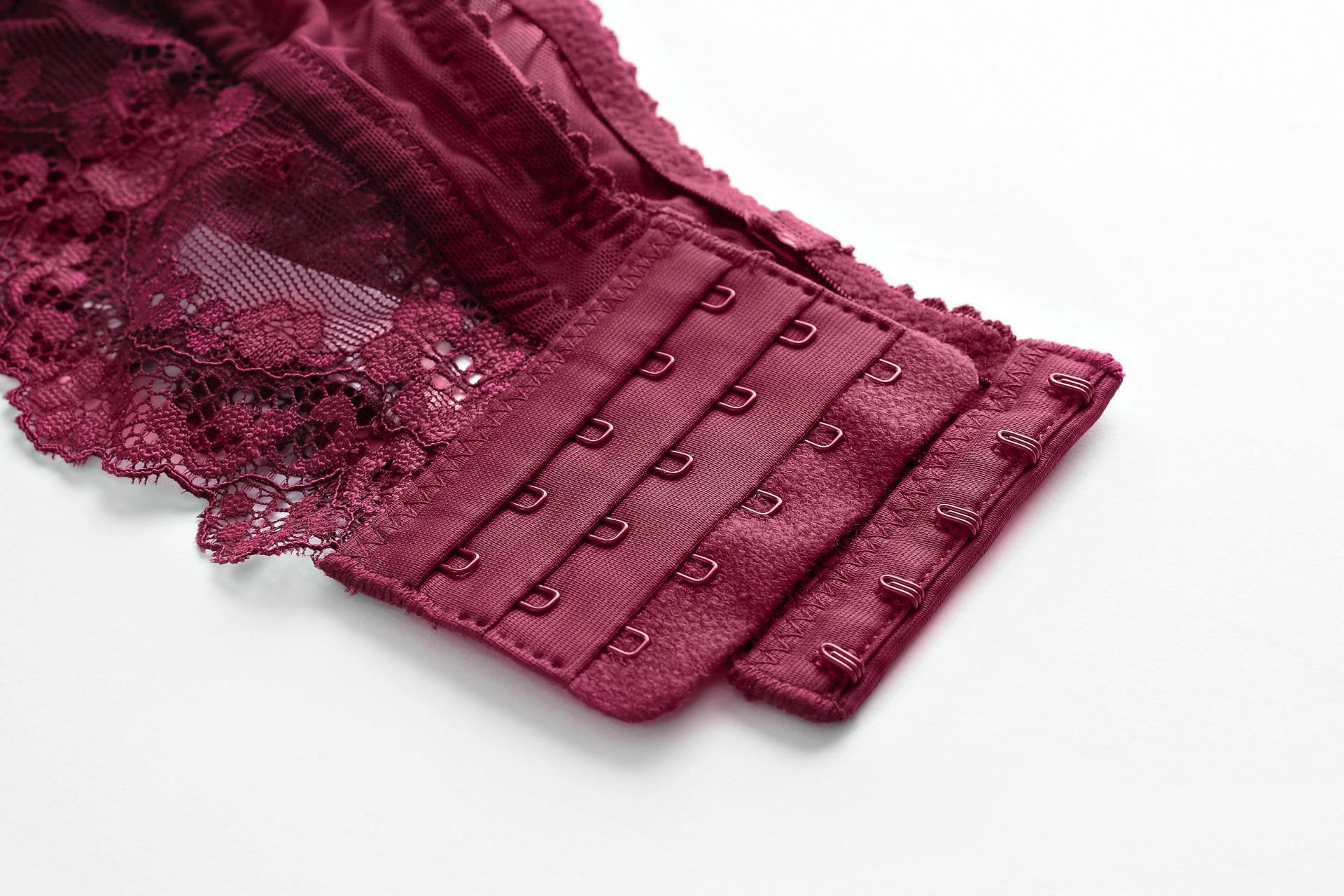 Conjunto de sutiã e calcinha em renda para mulher sexy_voghion.com