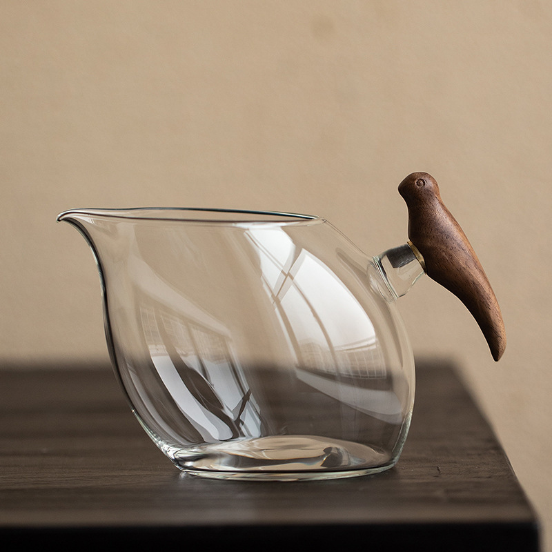 Happy eyebrows Japanese-style wooden handle glass fair cup kung fu tea set separate tea set water cut off good transparent tea sea