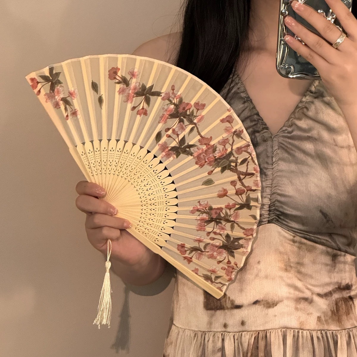 夏季随身小巧竹扇新中式古代折扇古风复古气质折叠流苏印花扇子