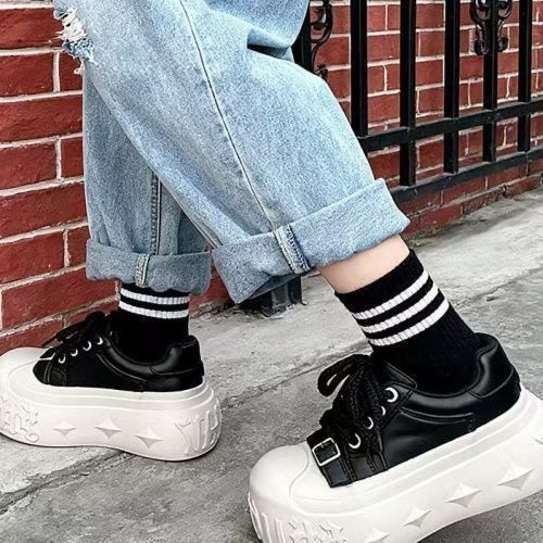 Coreano cabeza grande y fea red zapatos de pan rojo para mujeres zapatos blancos pequeños aumentados 2026 primavera zapatos deportivos ociosos