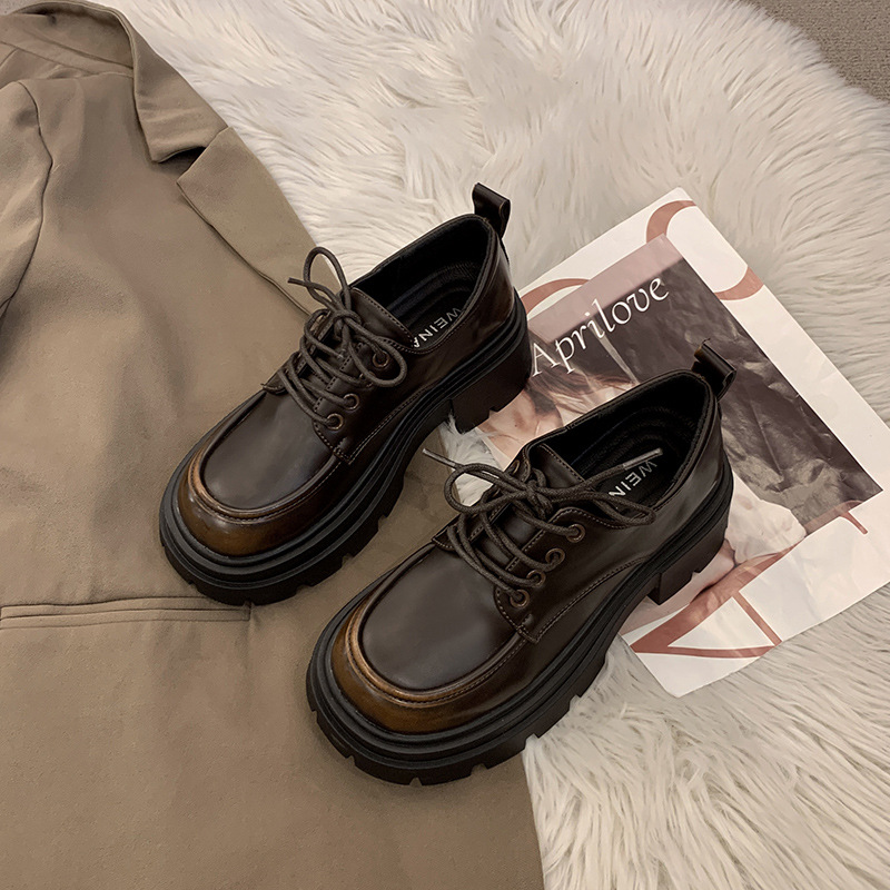 Zapatos de cuero negro para las mujeres 2024 primavera nuevo todo-fósforo de suela gruesa estilo británico mocasines populares estilo preppy JK zapatos de una sola capa