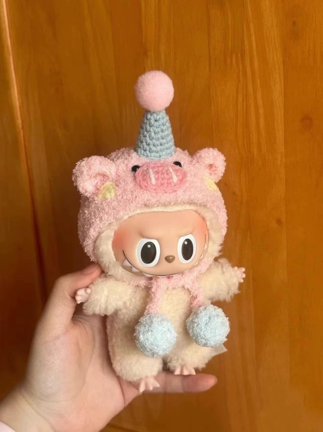 Первое поколение кукол Labubu, одежда для кукол трех поколений, 17-сантиметровые макароны, согревающие сердце, с резиновым личиком, одежда для тряпичных кукол на шнуровке меняется