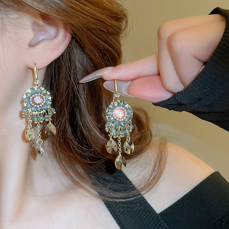 Aguja de plata con diamantes de cristal pendientes de bordilla estilo nacional pendientes de temperamento pequeño ligero lujo de alta calidad industria pesada exageración pendientes