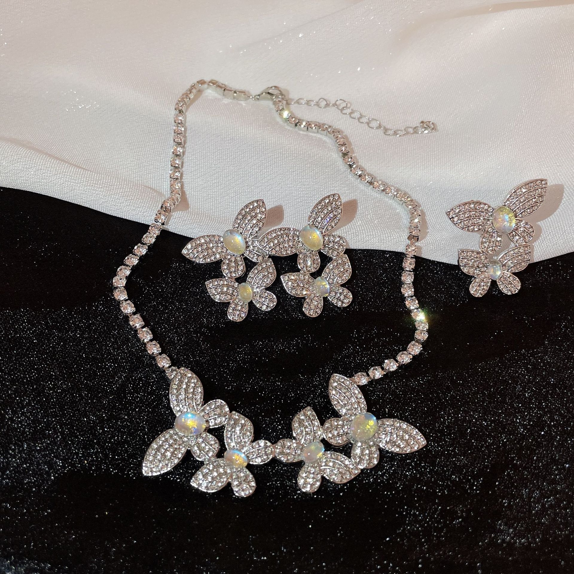 1 Piece Fashion Butterfly Rhinestone Inlay Rhinestones Womenu0027S Necklace