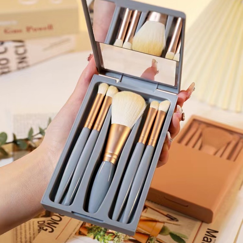 Nuevo cinco con espejo cepillo de maquillaje portátil de pintura a granel cepillo de blush cepillo mini caja de espejos de viaje cepillo portátil