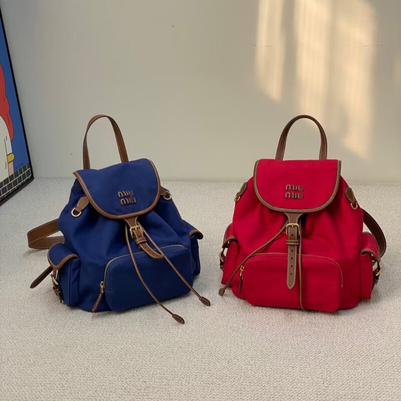 Miu Miu's vintage drawstring large-capacity canvas backpack is versatile and stylish for travel, commuting, and casual use Miu Miu's vintage drawstring large-capacity canvas backpack is versatile and stylish for travel, commuting, and casual use