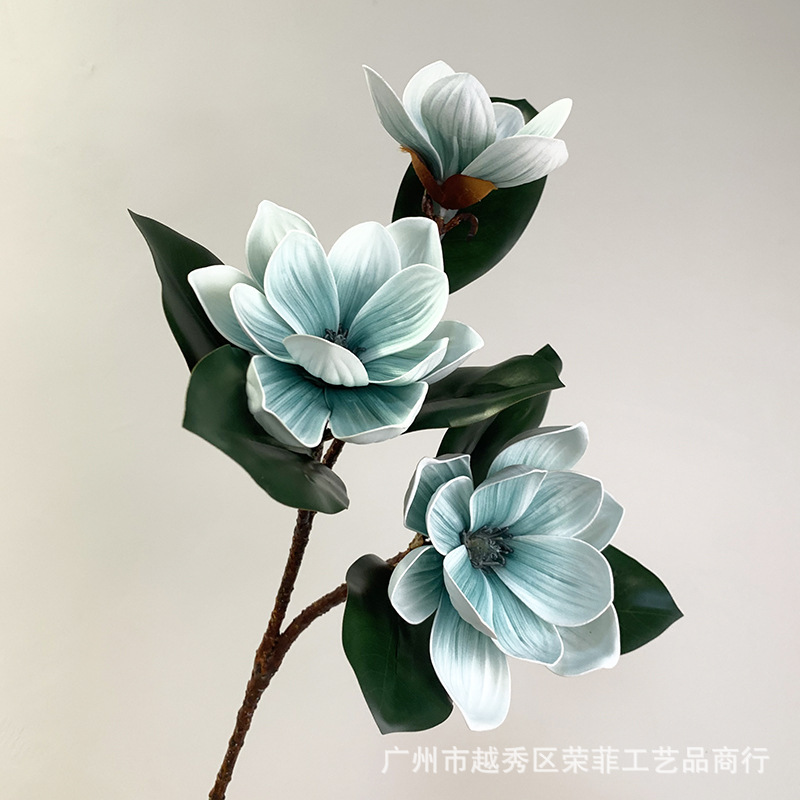 Simulación de flores magnolia sensación de mano 3D de alta calidad con hojas de simulación 3 cabezas magnolia decoración de la sala de estar de boda del hotel