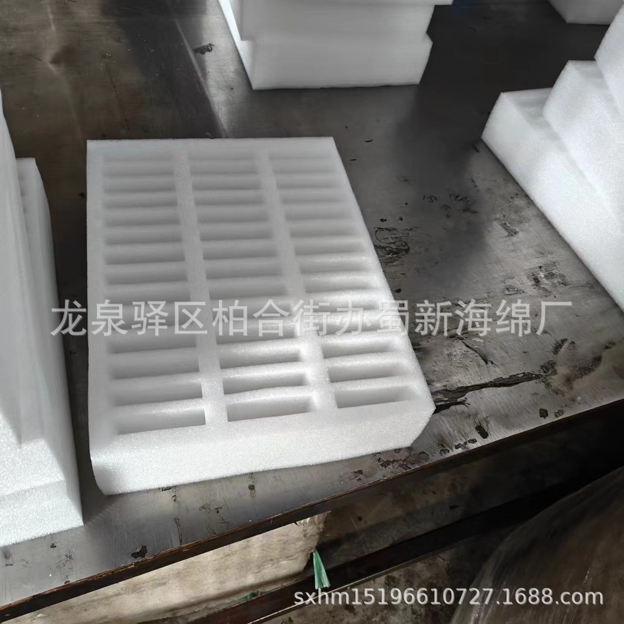 厂家供应黑色珍珠棉白色珍珠棉表绒布礼品盒内衬成型泡沫包装