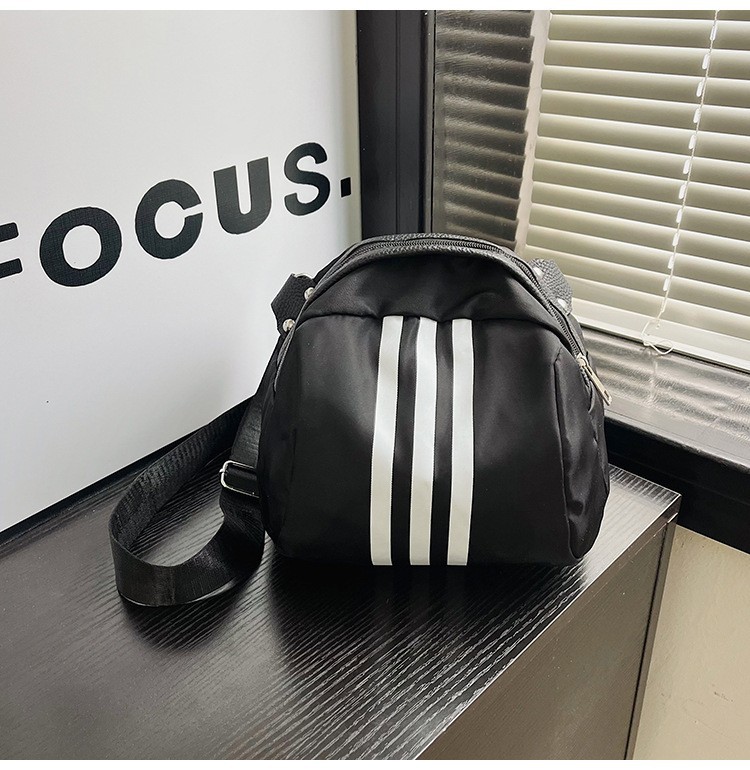 The 2024 new stylish and simple crossbody bag, a large-capacity versatile single-shoulder bag, is popular among students. The three-bar chest bag is selling well undefined