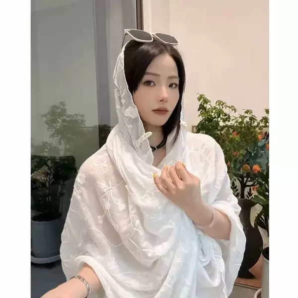 [Embroidered Shawl] Summer Sun Protection Thin Women's Multifunctional Xinjiang Seaside Travel Ethnic Style Disc Buckle Shawl Scarf