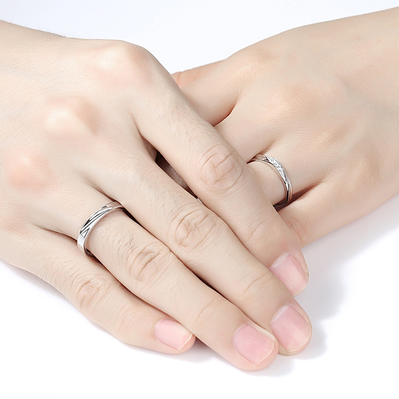 Anillo de pareja de amor de plata esterlina entrelazada