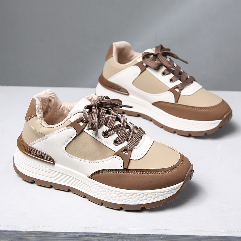 Zapatos deportivos de mujer 2025 nuevos zapatos de viaje de primavera y verano ligeros versátiles zapatos blancos ligeros zapatos de correr casuales