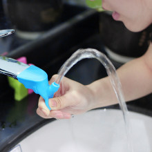 硅胶水龙头延长器通用套接水管洗手盆防溅延长延伸器导水槽出水嘴
