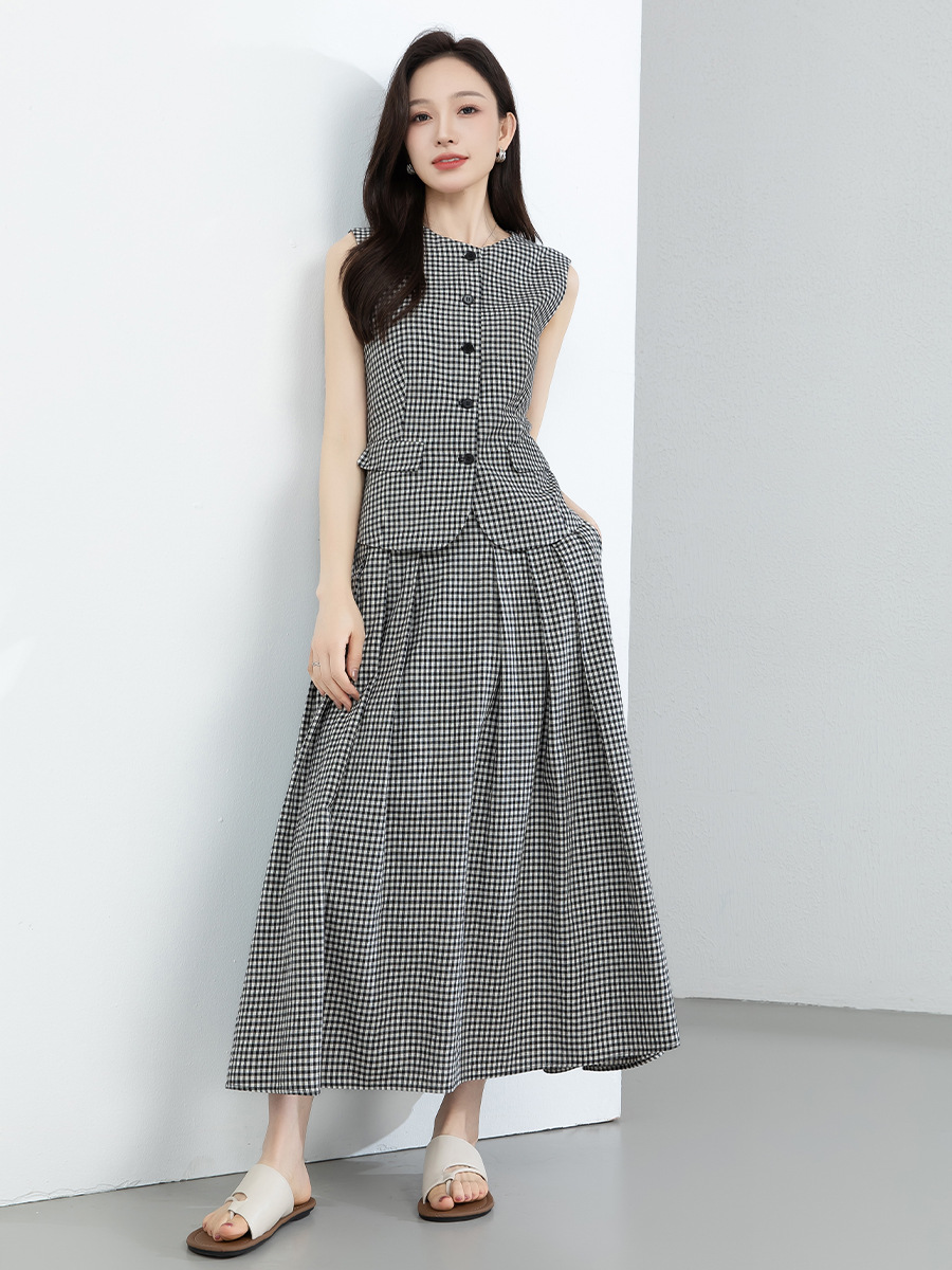 Áo gile nữ cổ tròn kẻ sọc đen trắng phối chân váy linen cạp chun — Áo gi lê - 66080 ô đen trắng