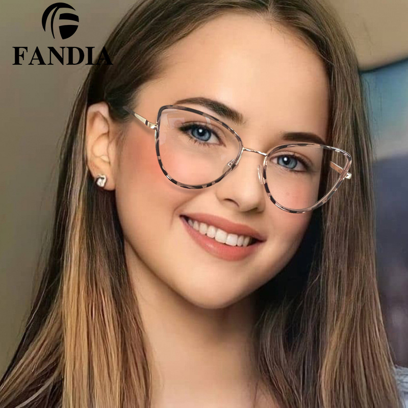 95825 de moda nuevo TR90 gafas lisas fuente de fábrica femenina de moda Anti-azul gafas de luz puede ser equipado con gafas de miopía