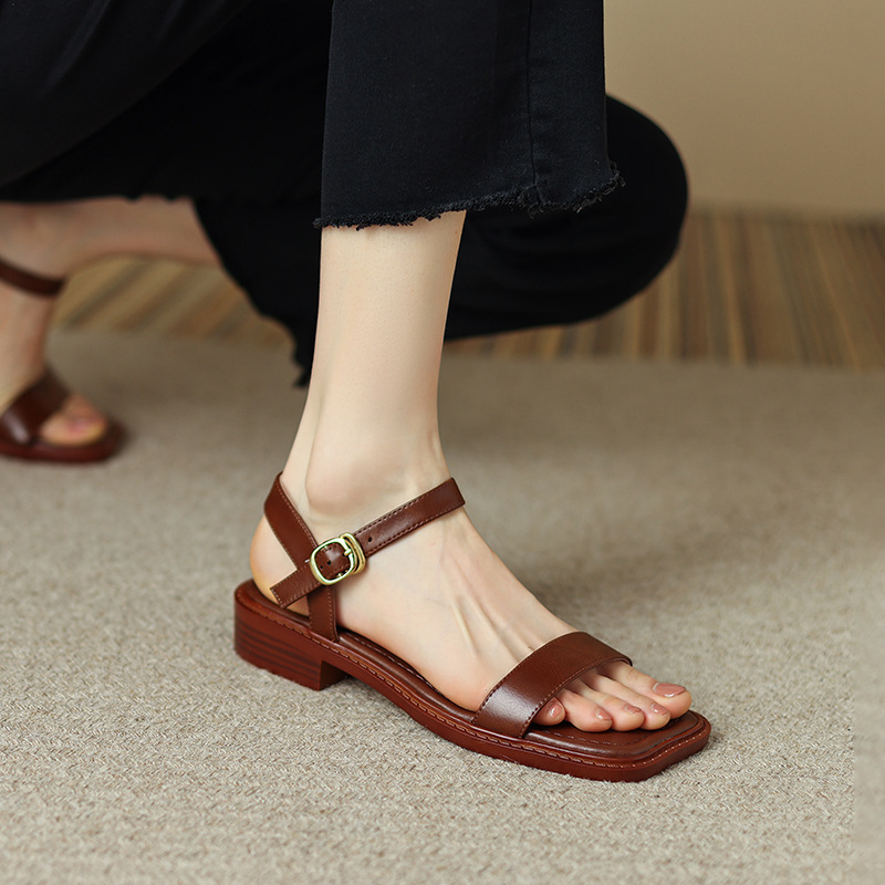 Sandal hở mũi nữ gót thấp quai ngang phong cách học đường — Màu nâu