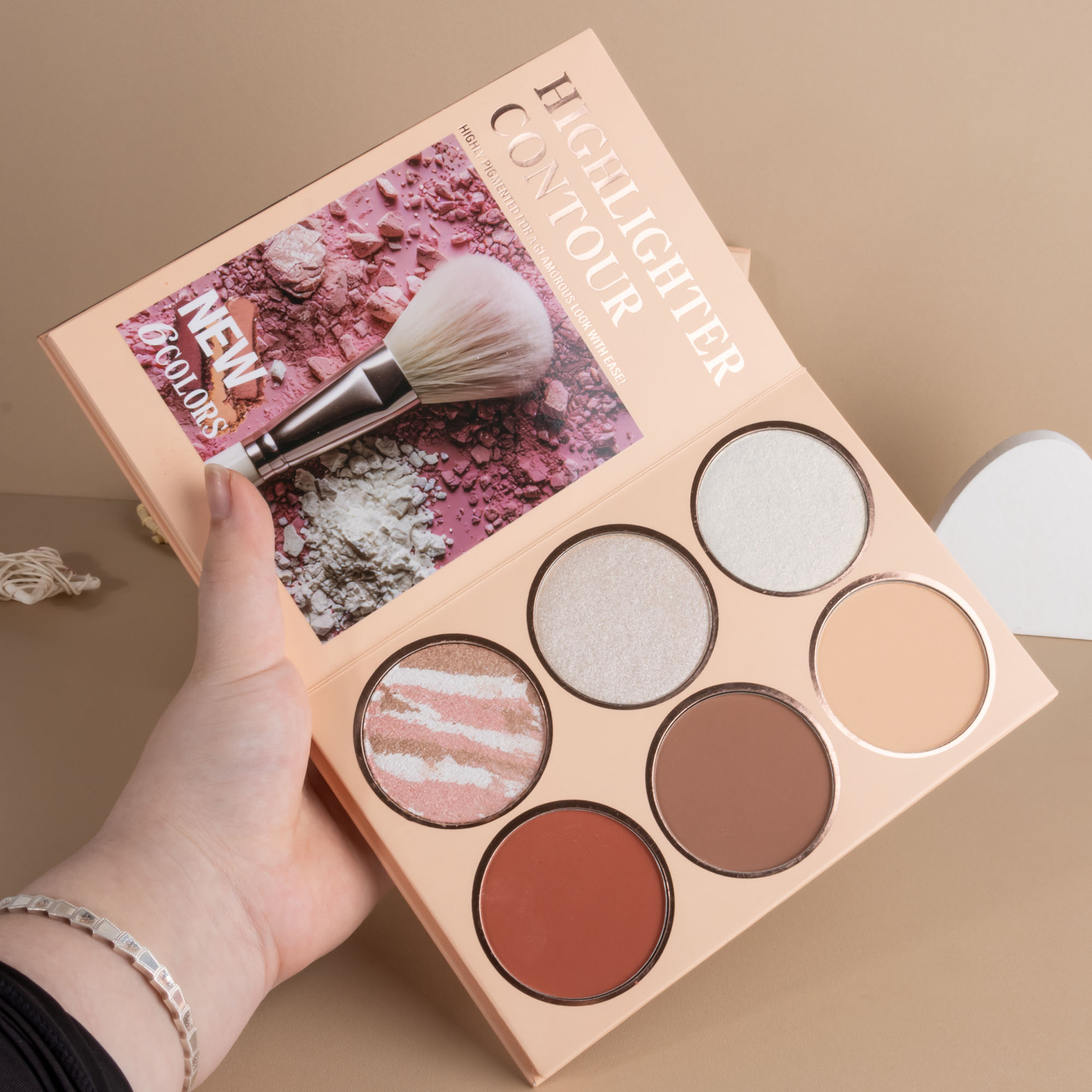 A 54-color cross-border bestseller, 3-page eyeshadow palette, matte pearlescent blush, high-gloss one-piece, easy-to-apply makeup undefined