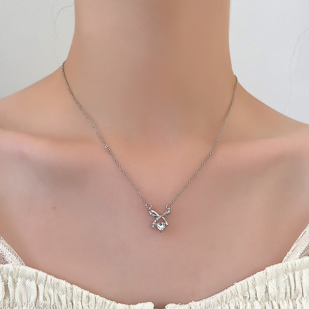 Collana con ciondolo a fiocco in zircone squisita per donna, tendenza Ins, lusso leggero, design di nicchia, stile giapponese e coreano._voghion.com