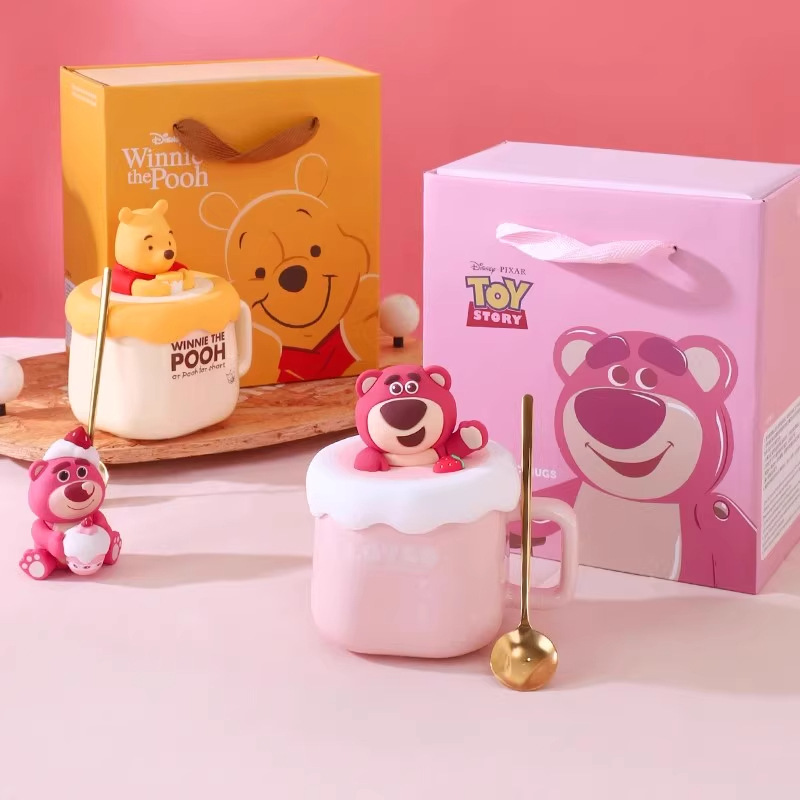 Juego de Tazas de Cerámica de Lotso de Disney, Caja de Regalo, Recuerdo, Taza de Alta Calidad con Tapa, Taza para Parejas