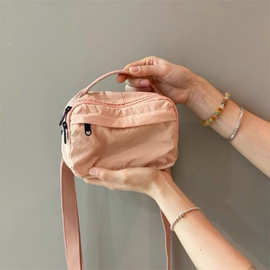 2024新款马卡龙色尼龙小方包防水轻便帆布包包休闲单肩斜挎手机包