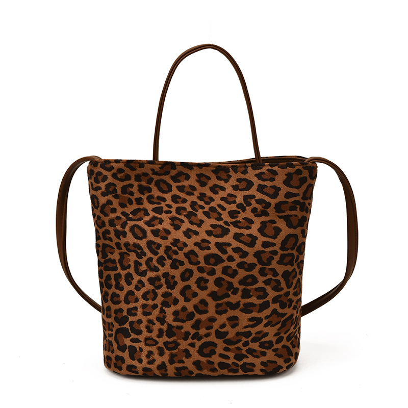 Transfronterizo leopardo bolso 2025, otoño y invierno nuevo bolso de cubo de gran capacidad, bolso de hombro retro de mujer, bolso de transporte