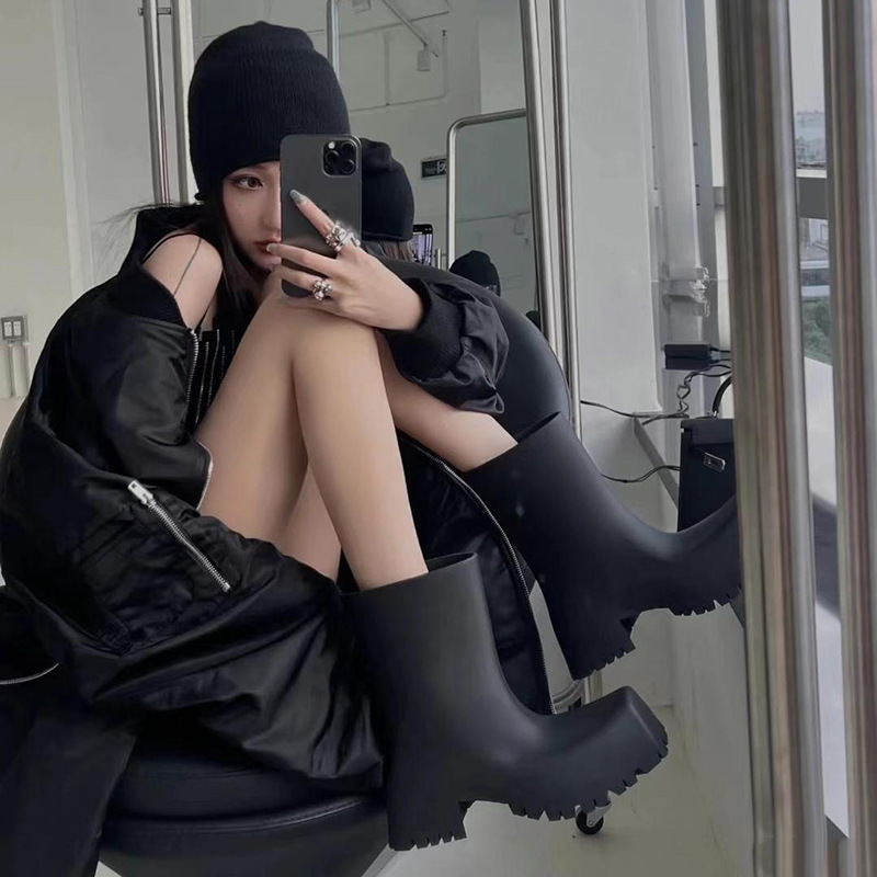 Paris rain boots Women's internet celebrity square toe high boots thick bottom fashion rain boots waterproof non-slip wear-resistant water shoes Paris rain boots Women's internet celebrity square toe high boots thick bottom fashion rain boots waterproof non-slip wear-resistant water shoes