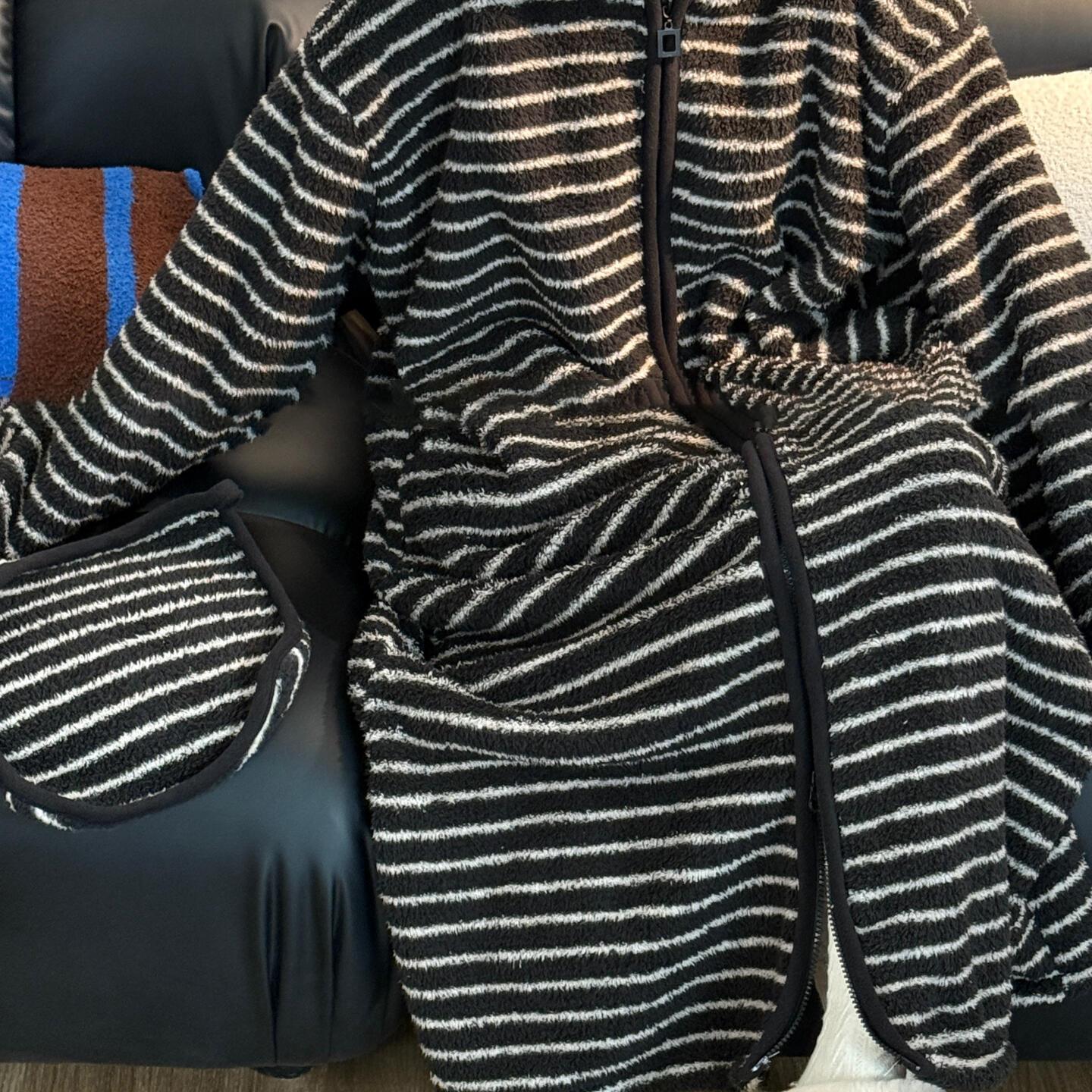 黑白条纹珊瑚绒连帽睡衣女冬季新款加绒加厚保暖家居服大码睡袍冬