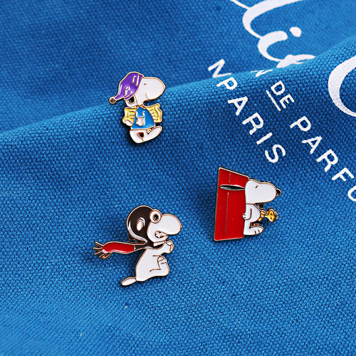 Cute Japanese anime character brooches, cartoon and comic peripheral alloy badges, clothing bags, kawaii accessories