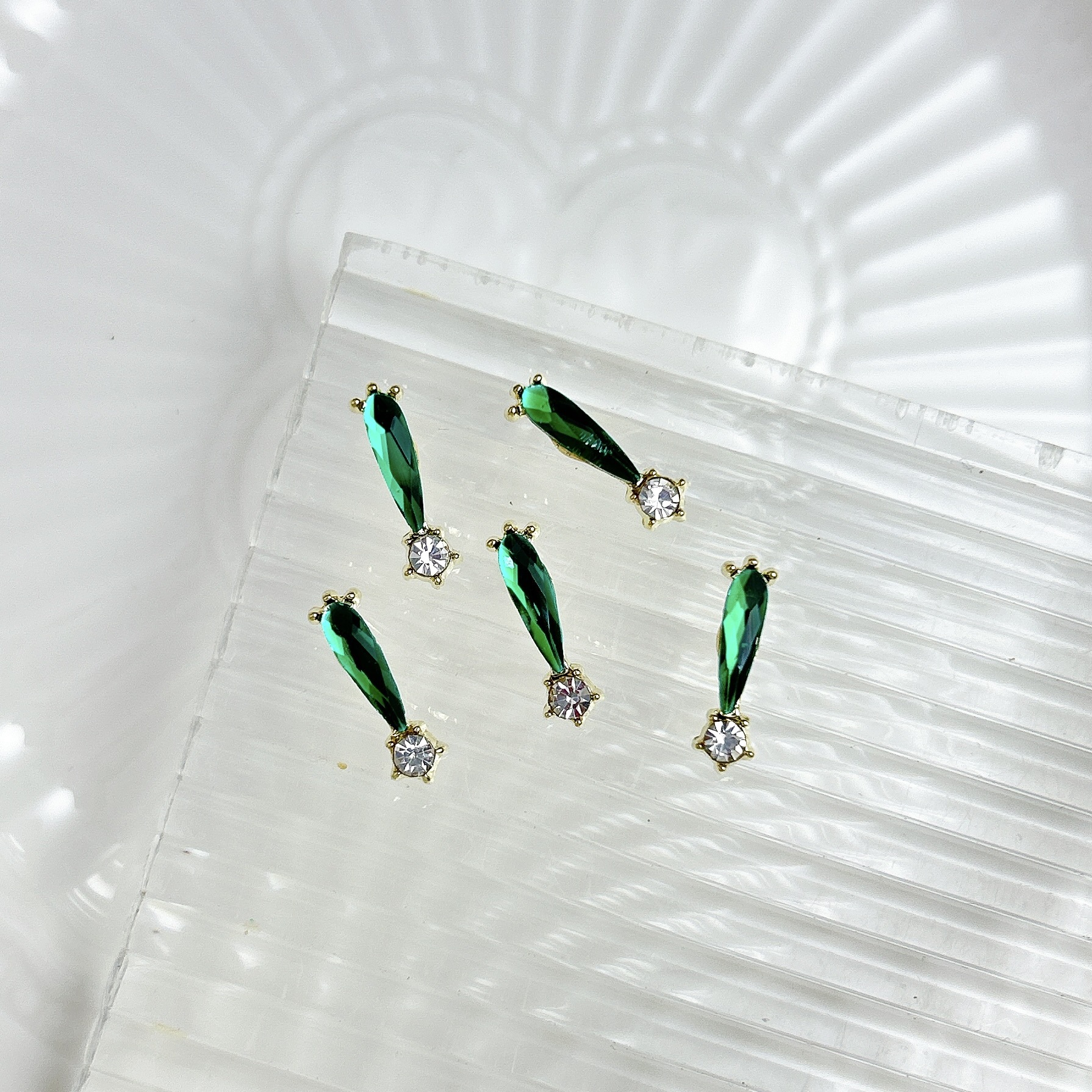 Nueva aleación china joyas de manicura taladro explosión grasa flash Fang amor gota de agua XiFeiYuan la misma armadura de la corte con taladro